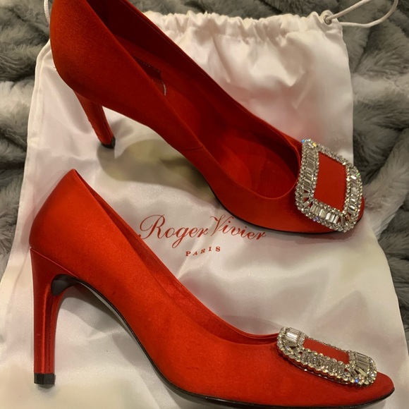 Roger Vivier Pilgrim Buckle Pumps in Satin - Picture 2 of 6